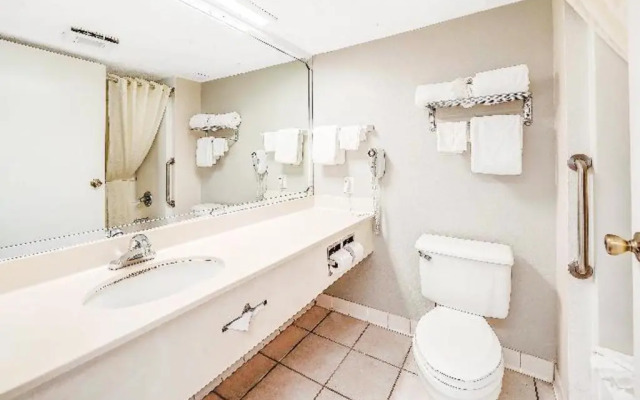 Beachcomber Beachfront Hotel, a By The Sea Resort