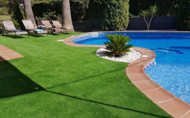 Washingtonia Villa near Sitges
