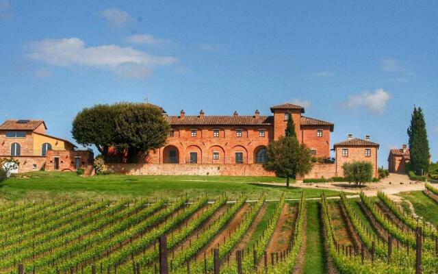 Farmhouse With Pool in Montepulciano