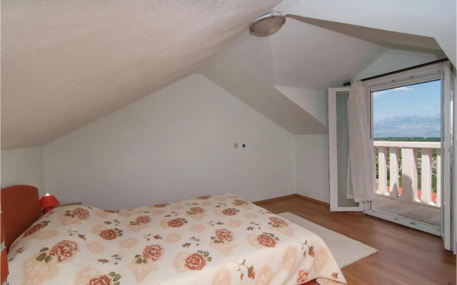 Three-Bedroom Holiday home with Sea View in Praznica