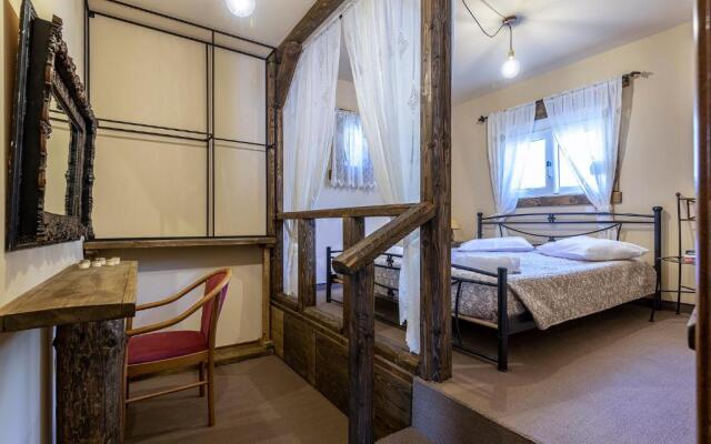 Selana House