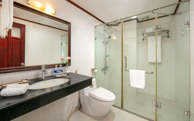 A25 Hotel - 705 Lac Long Quan