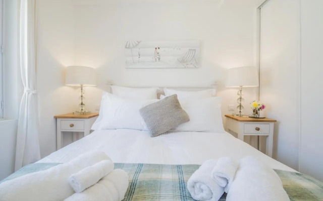 Sunlight Properties - "Neptune" - Bright - Old Town - By sea