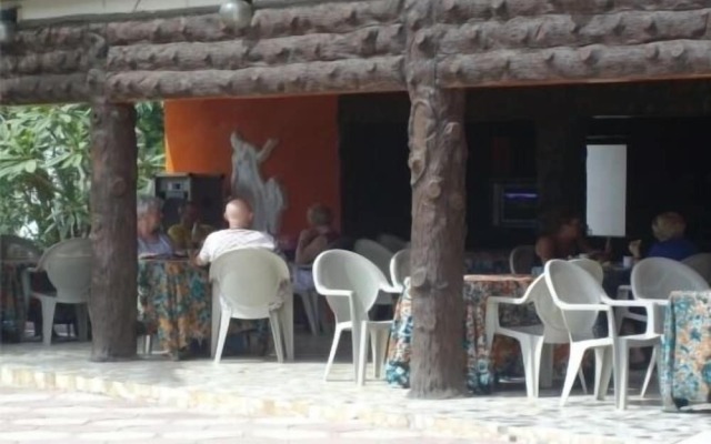 Holiday Beach Club Hotel
