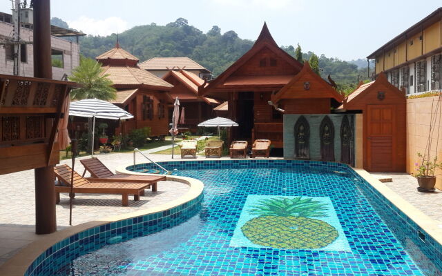 Golden Teak Resort Baan Sapparot