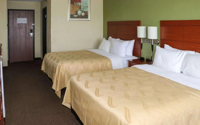 Econo Lodge East