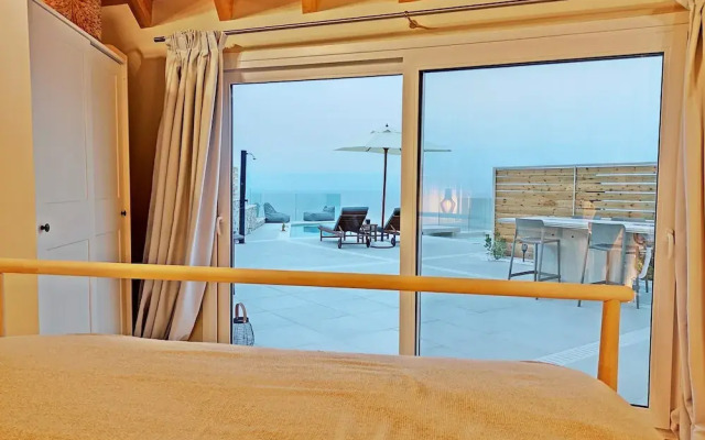 Sea & Cliff Luxury Suites byCorfuescapes