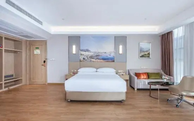 Vienna International Hotel (Xinyang High Speed Rail East Station Branch)