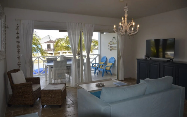 Beautiful condo with sea view
