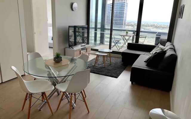 Magnificent Waterfront Apartments on Collins