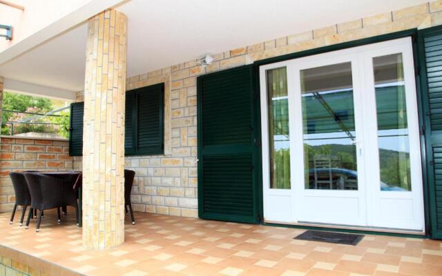 Apartments Hari Tisno