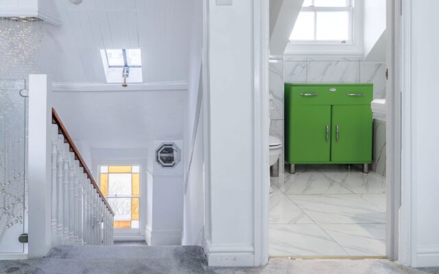 The Penthouse - Luxury 1 Bed - Panorama - Tenby