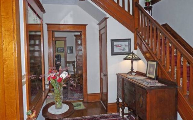 Spillett House B & B