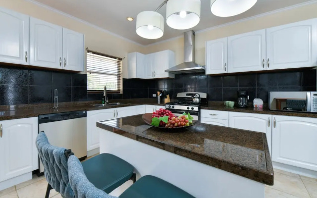 Stylish Villa, Private Pool, Bbq, Privacy