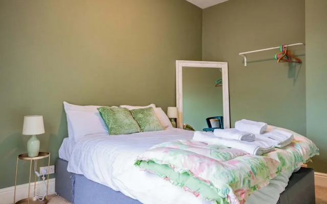 Host Stay Broadbanks Apartment