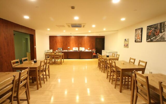 Changshu Weijing Hotel