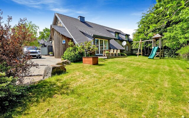 Pleasant Holiday Home in Weywertz Near the Lake
