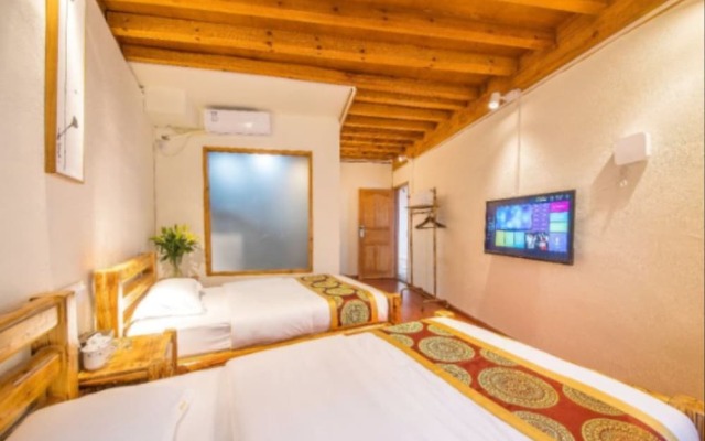 Yilanfenghua Hostel