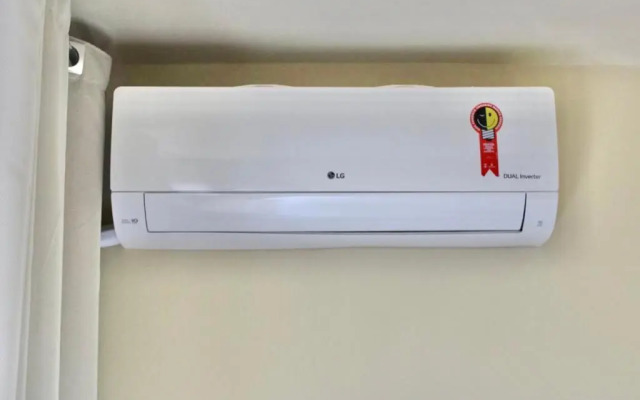 Vista incrível 300 metros da Praia de Copacabana.