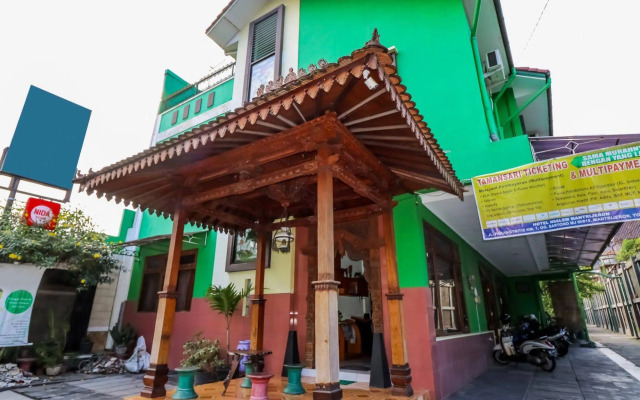 OYO 512 Ndalem Mantrijeron Hotel