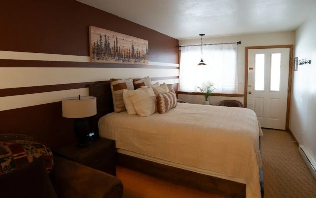 Alpenglow Three Bedroom Two Bath XL A17