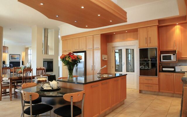 African Oceans Manor - Guest House