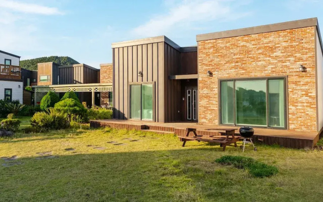 Jeju Pureunbada Pet Dokchae Pension