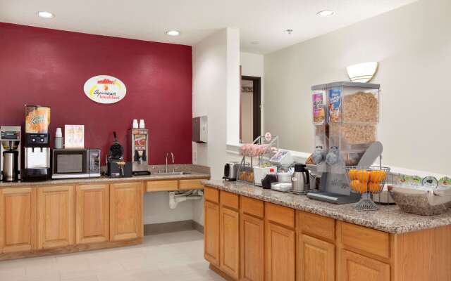 Super 8 by Wyndham Garland/Rowlett/East Dallas Area
