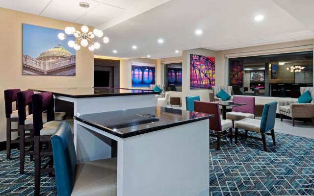 La Quinta Inn & Suites by Wyndham New Cumberland-Harrisburg