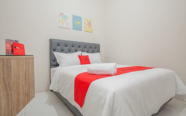 RedDoorz Near Ciputra Golf Surabaya