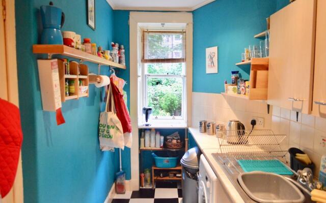 Two Bedroom Flat In Meadowbank
