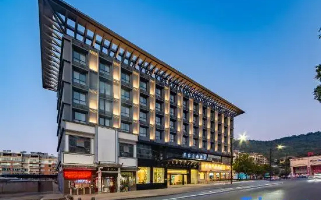 Starry Cloud Hotel (Jiangshan Hushan Park Branch)