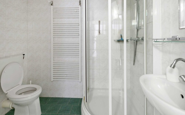 Cozy Apartment near Lake in Arum