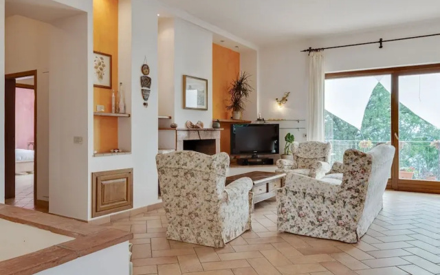 Inviting Farmhouse In San Venanzo With Garden