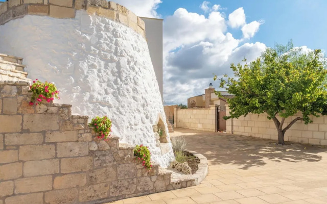 Trullo Meraviglia With Garden And Pool