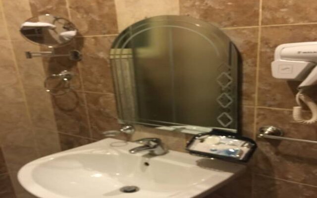 Elegant Suites Hotel