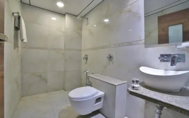 Hotel Milan Food Court by OYO Rooms