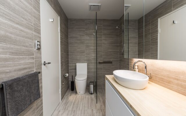 Executive 2 Storey Apartment with Pool