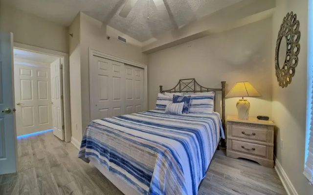 Marvelous Condo with Beachside Pool and Free Poolside WiFi - Unit 0902 by RedAwning