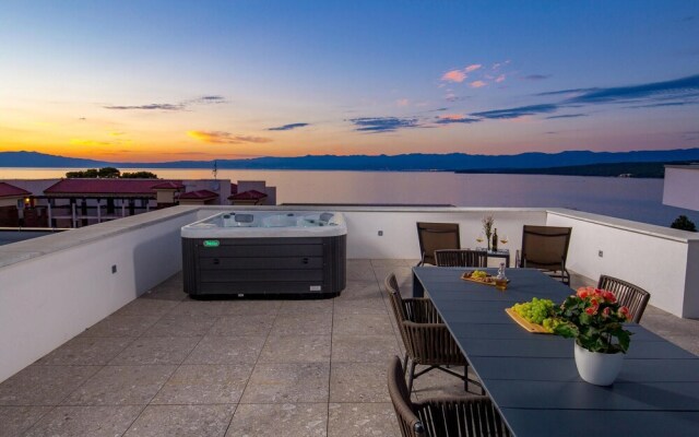 Beautiful Apartment in Malinska With Jacuzzi, Wifi and 3 Bedrooms