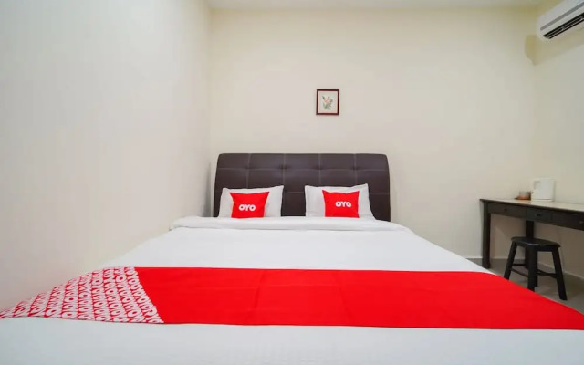 OYO 90011 MN Ferringhi Inn