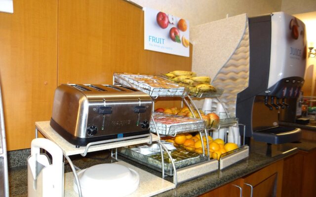 Holiday Inn Express Hotel & Suites Salisbury - Delmar by IHG