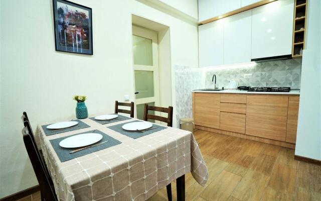 New Apartment Near Holiday Inn