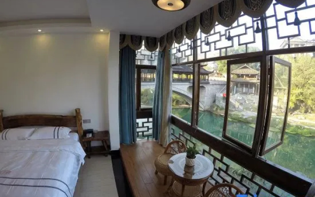 Hua Qianshu Inn (Furong Town Da Waterfall Branch) – Balcony – Xiangxi