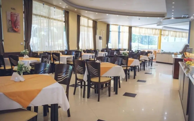 Regina Hotel