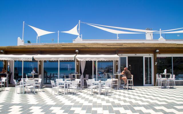 Playa De La Luz Hotel