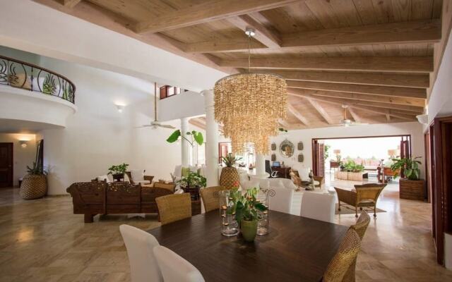 5BR 4.5BA Las Piñas CdC Villa by ASVR