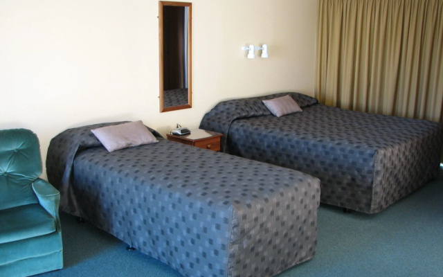 Sundowner Motel