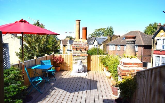 3 Bedroom House With Roof Terrace