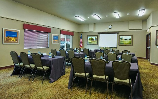 Oxford Suites Hermiston